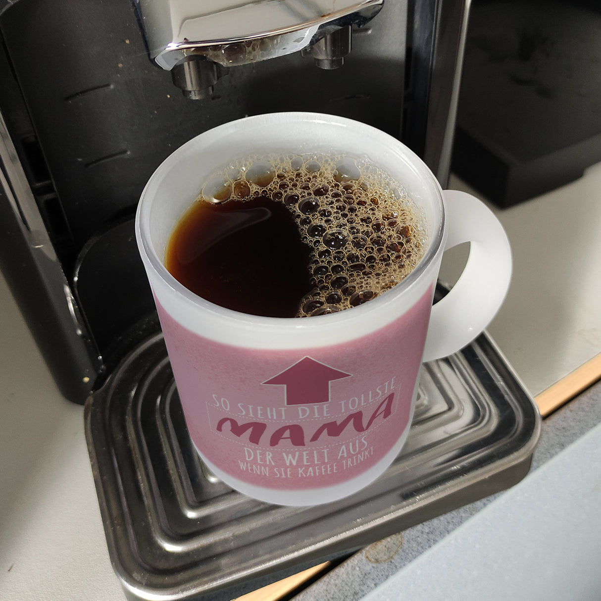 So sieht die tollste Mama der Welt aus wenn sie Kaffee trinkt Kaffeebecher