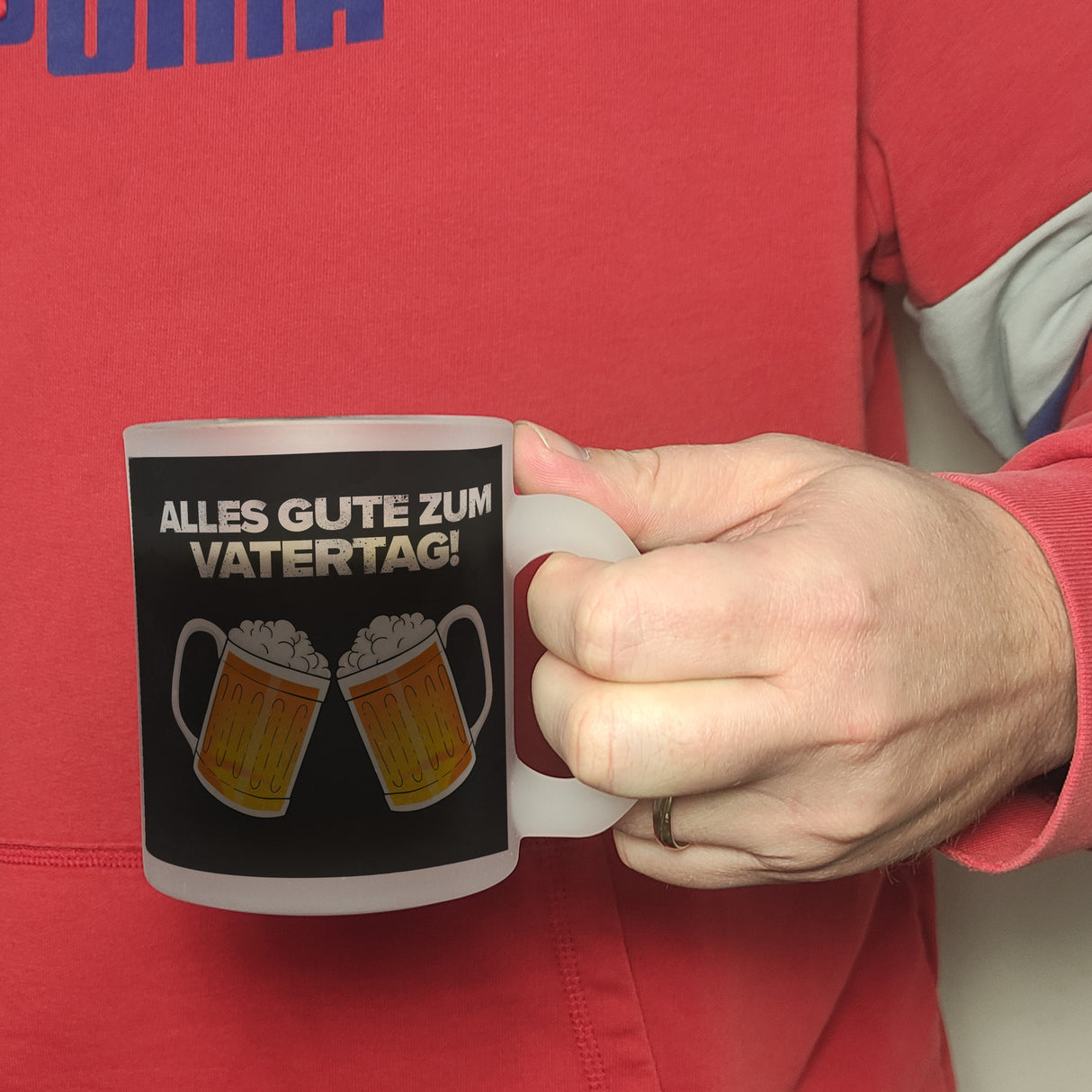 Alles gute zum Vatertag Kaffeebecher mit prostenden Bierkrügen