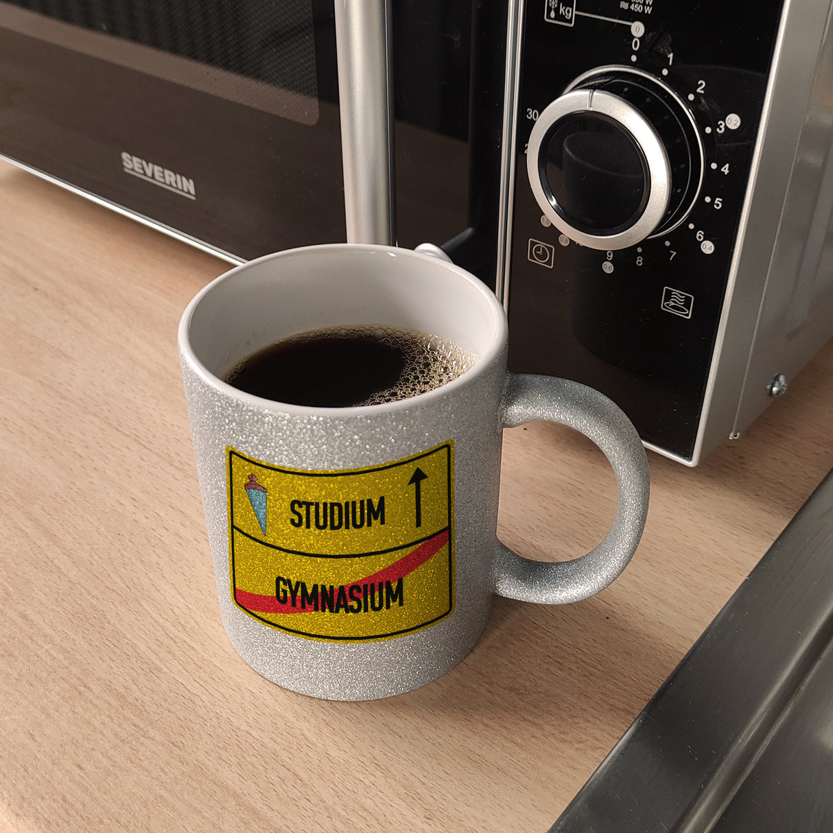 Studium Ortsschild Kaffeebecher zum Studienbeginn