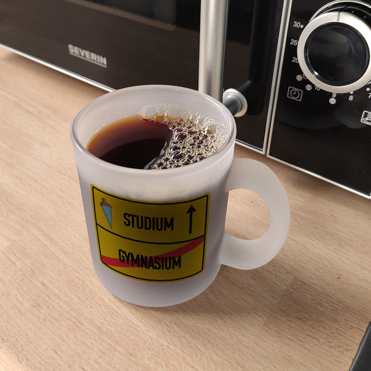 Studium Ortsschild Kaffeebecher zum Studienbeginn