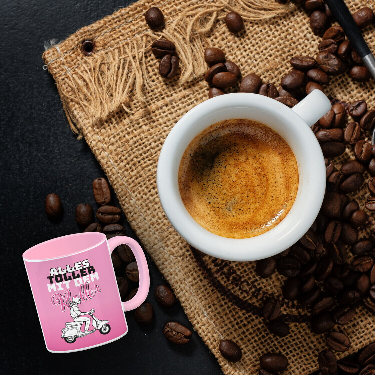 Alles toller mit dem Roller Kaffeebecher in {rosa} mit Rollerfahrerin
