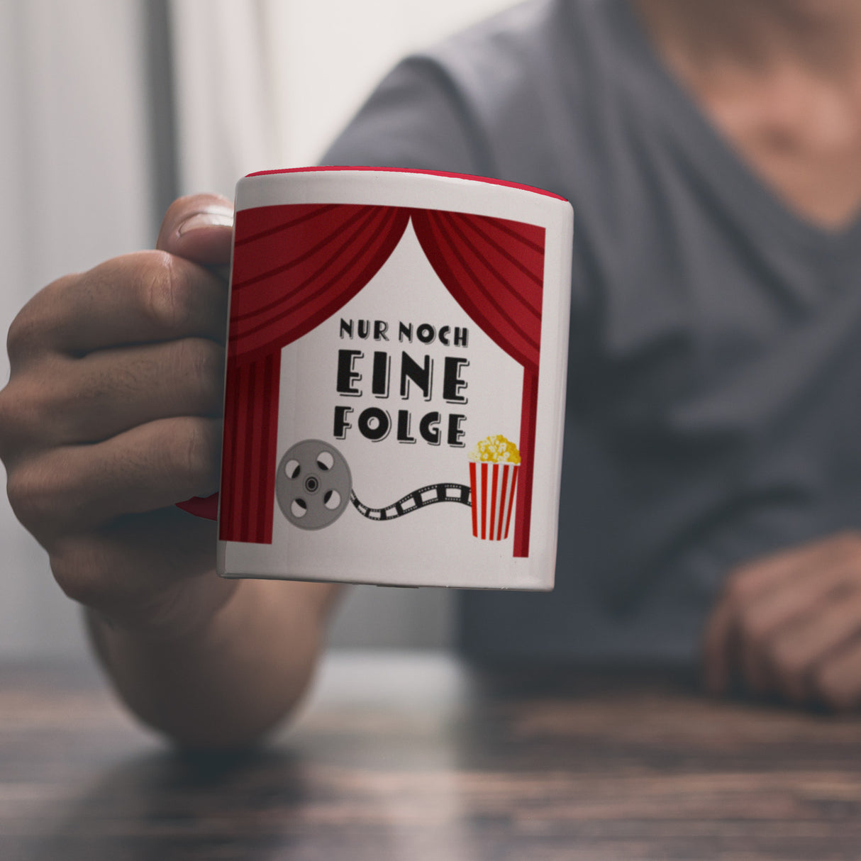 Nur noch eine Folge Kaffeebecher für Serienjunkies