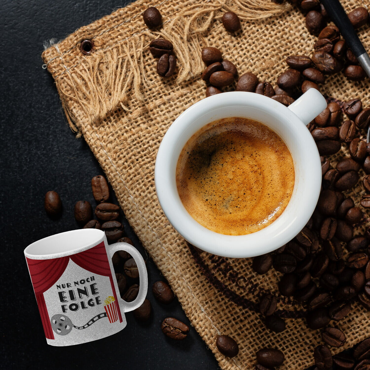 Nur noch eine Folge Kaffeebecher für Serienjunkies