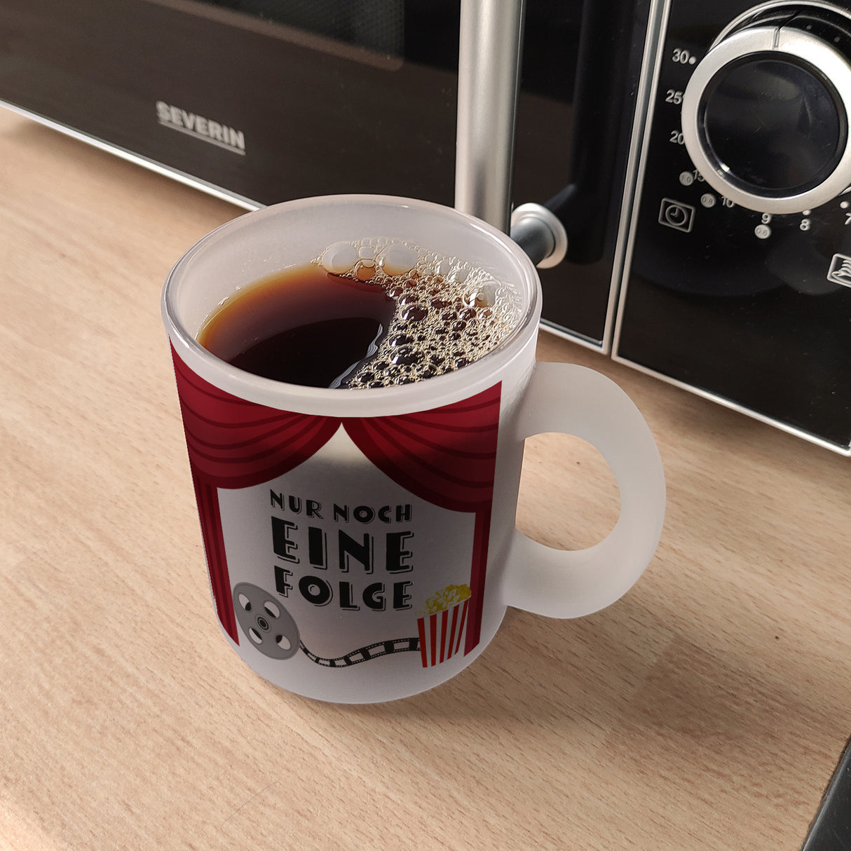 Nur noch eine Folge Kaffeebecher für Serienjunkies