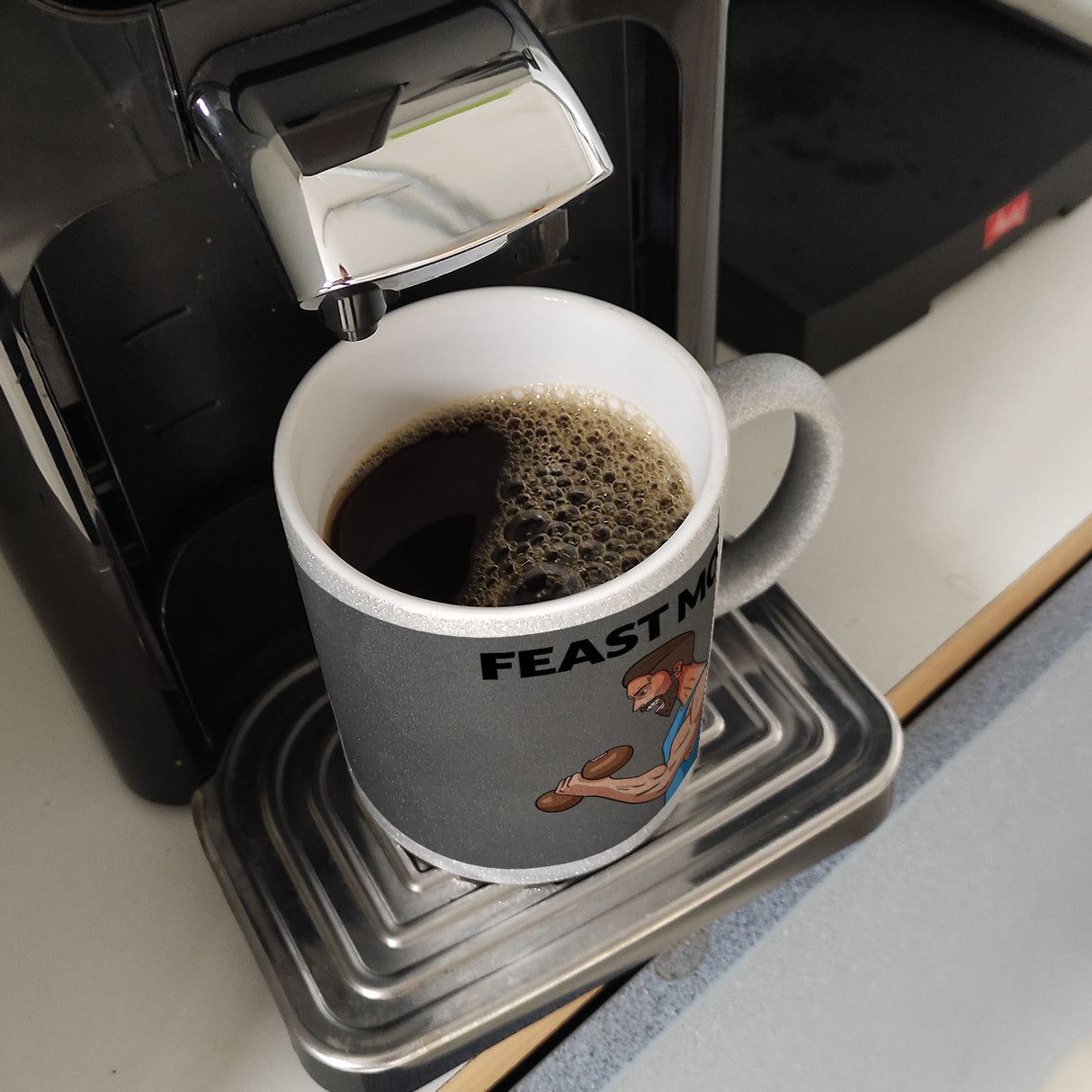 Feast Mode Kaffeebecher mit Bodybuilder Motiv