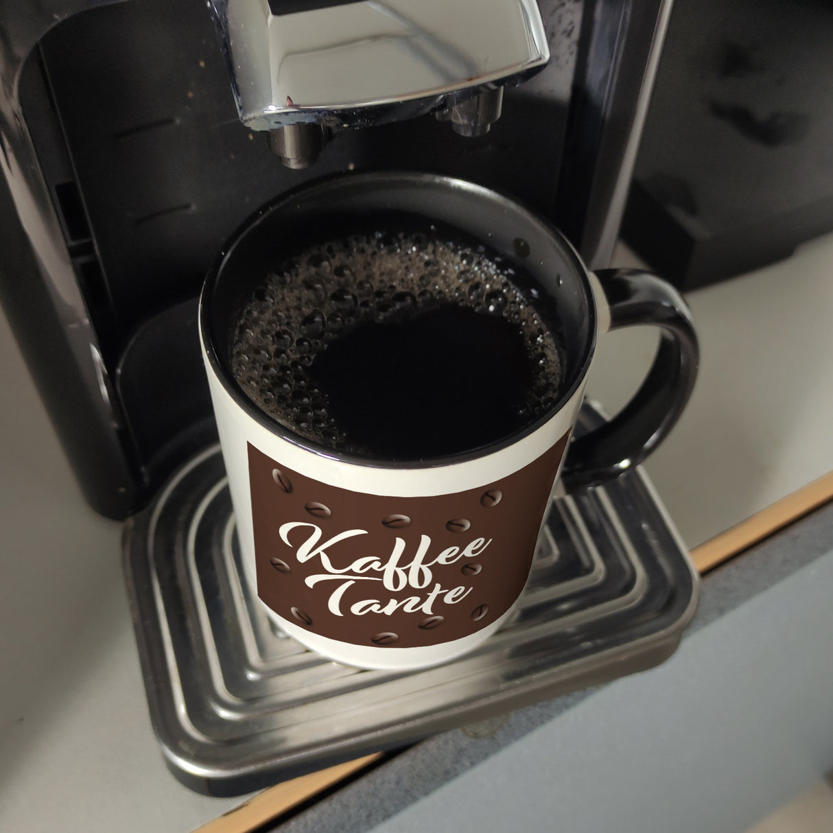 Kaffeetante Kaffeebecher zum Thema Koffeinjunkie