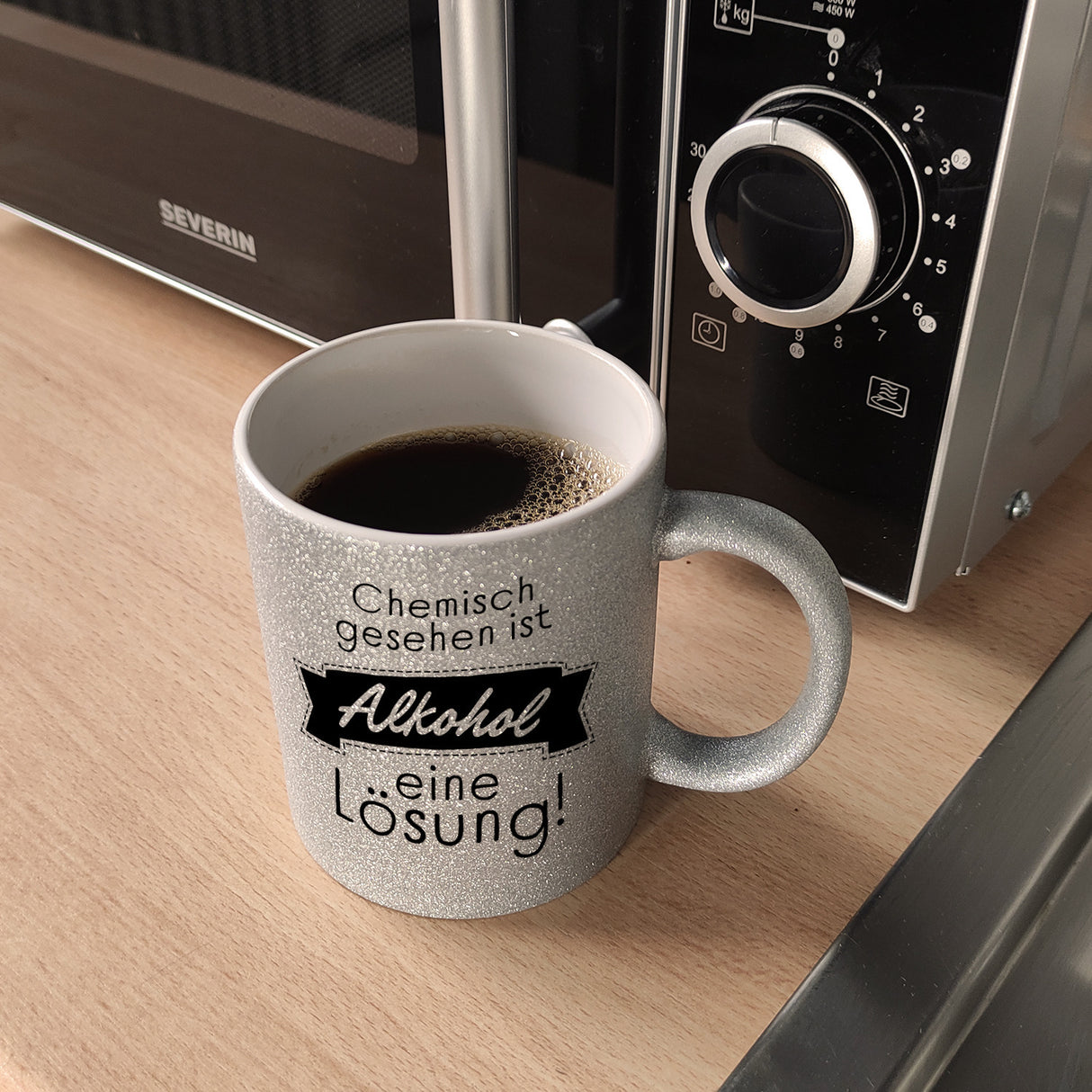 Chemisch gesehen ist Alkohol eine Lösung Kaffeebecher