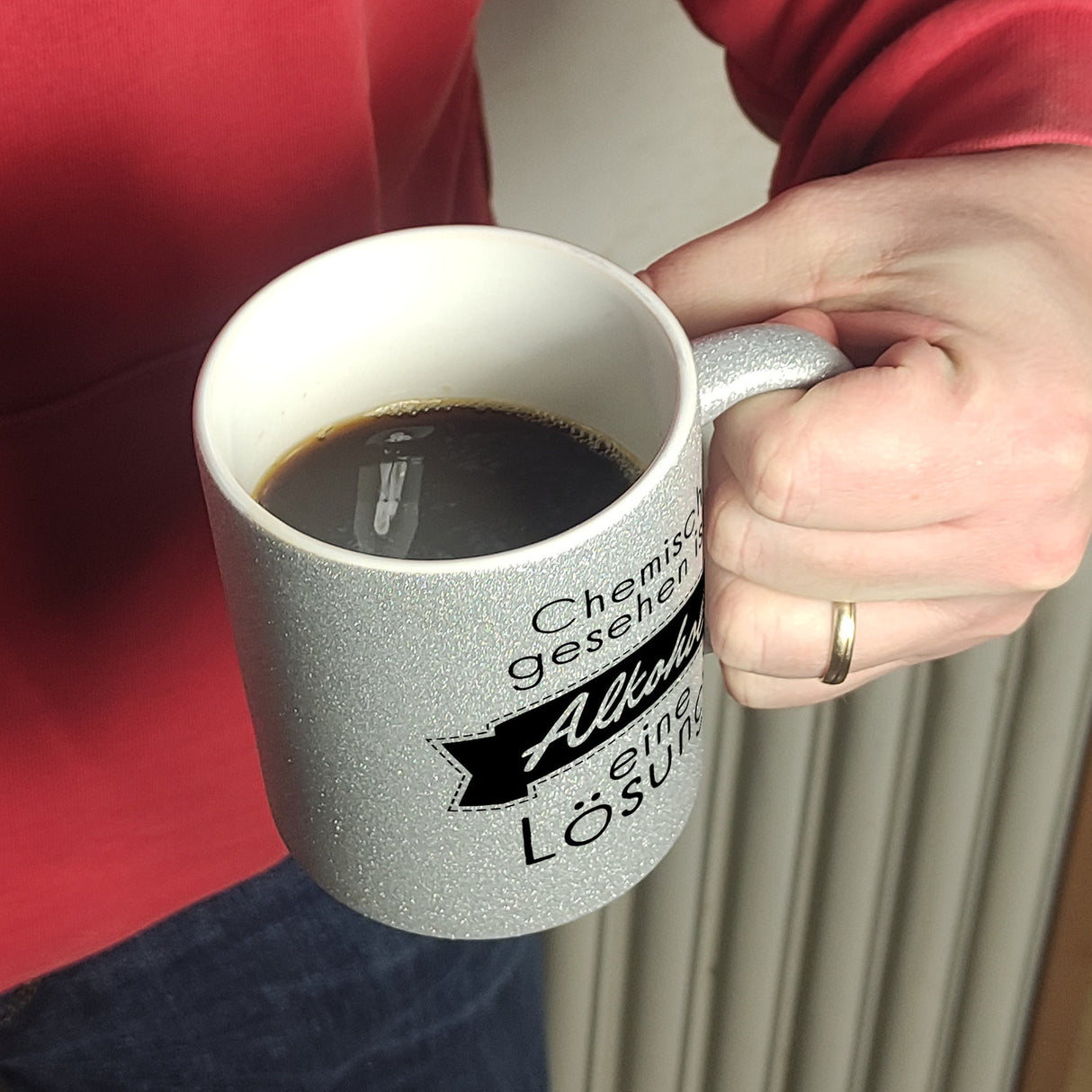 Chemisch gesehen ist Alkohol eine Lösung Kaffeebecher