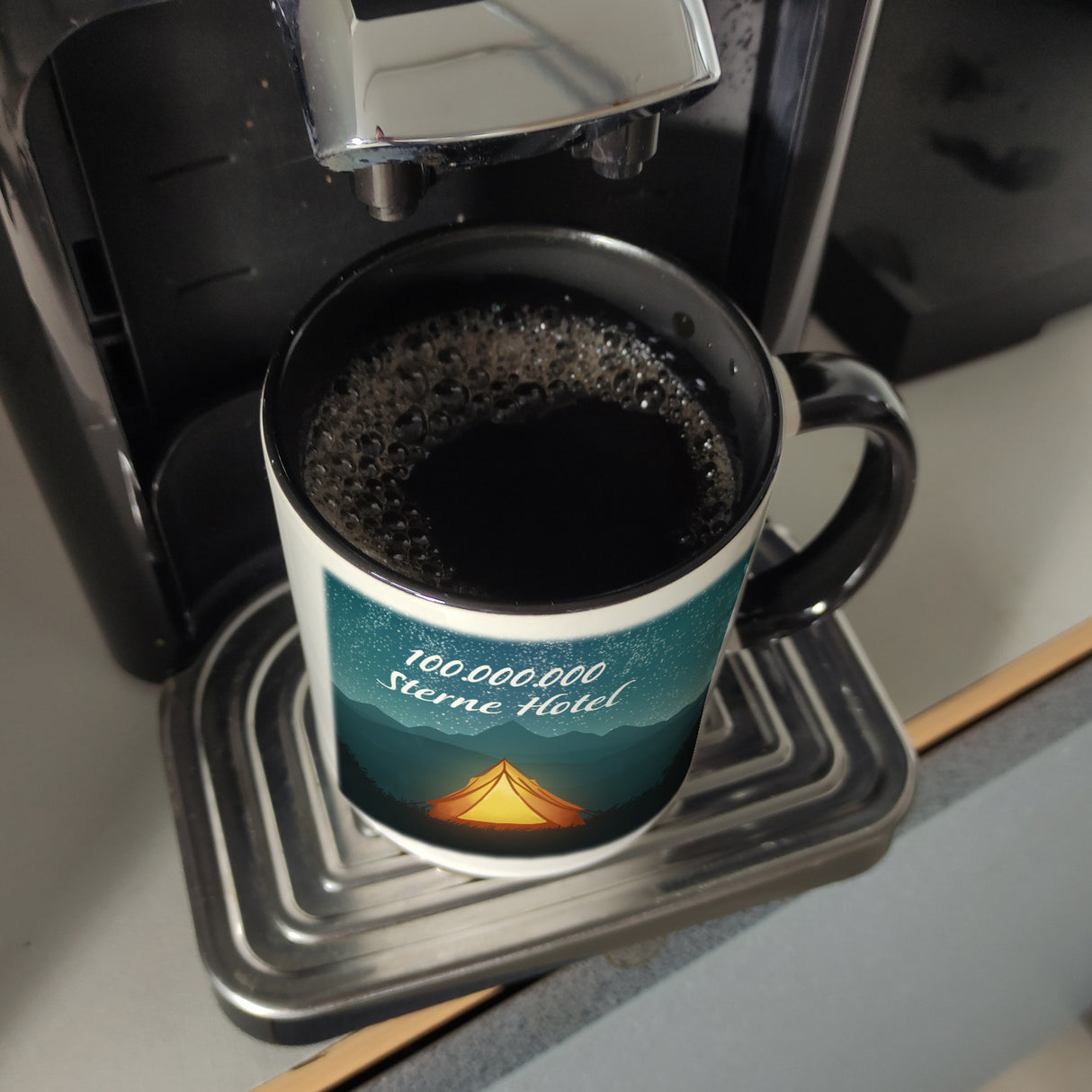 100.000.000 Sterne Hotel Kaffeebecher für Camper