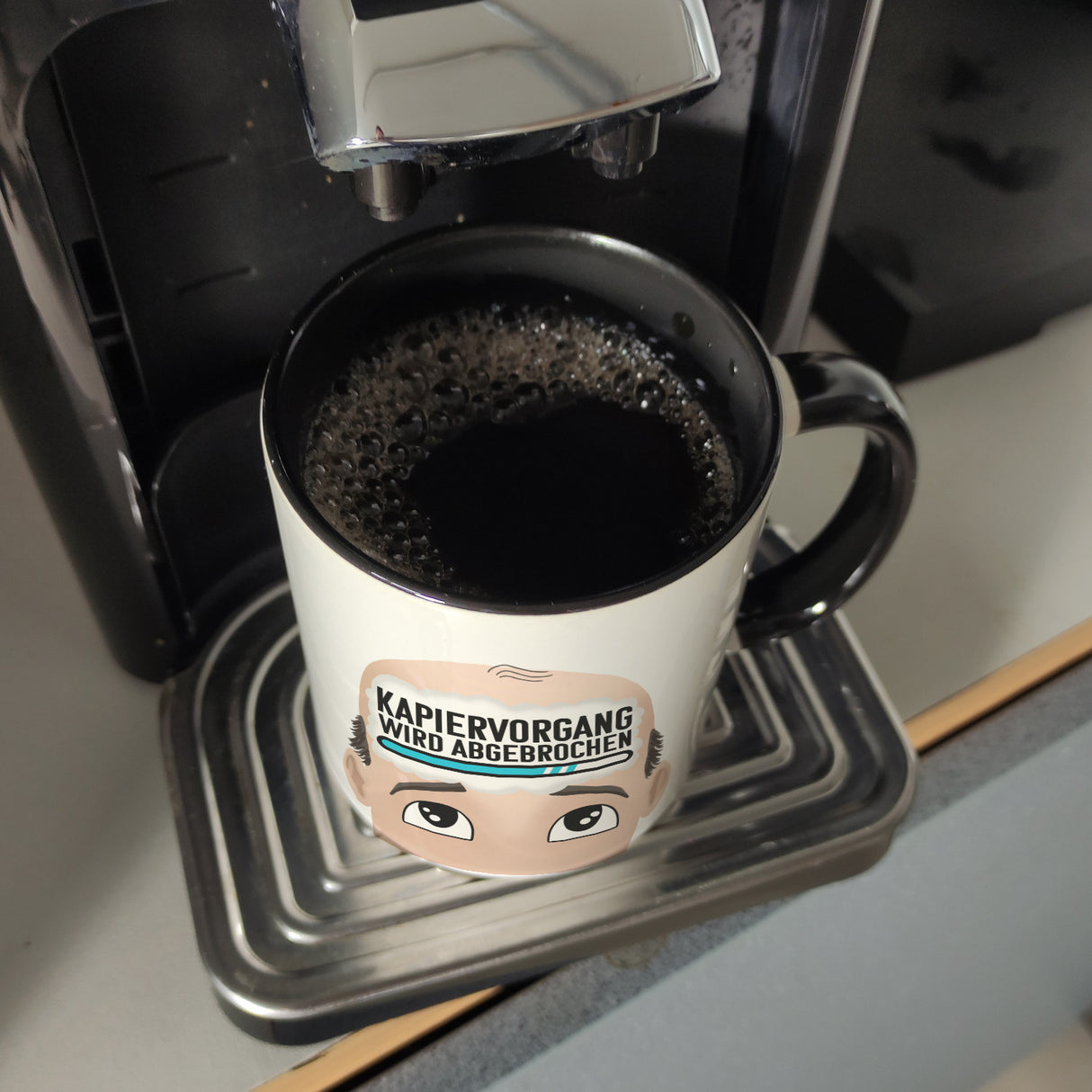 Kapiervorgang wird abgebrochen Büro Kaffeebecher