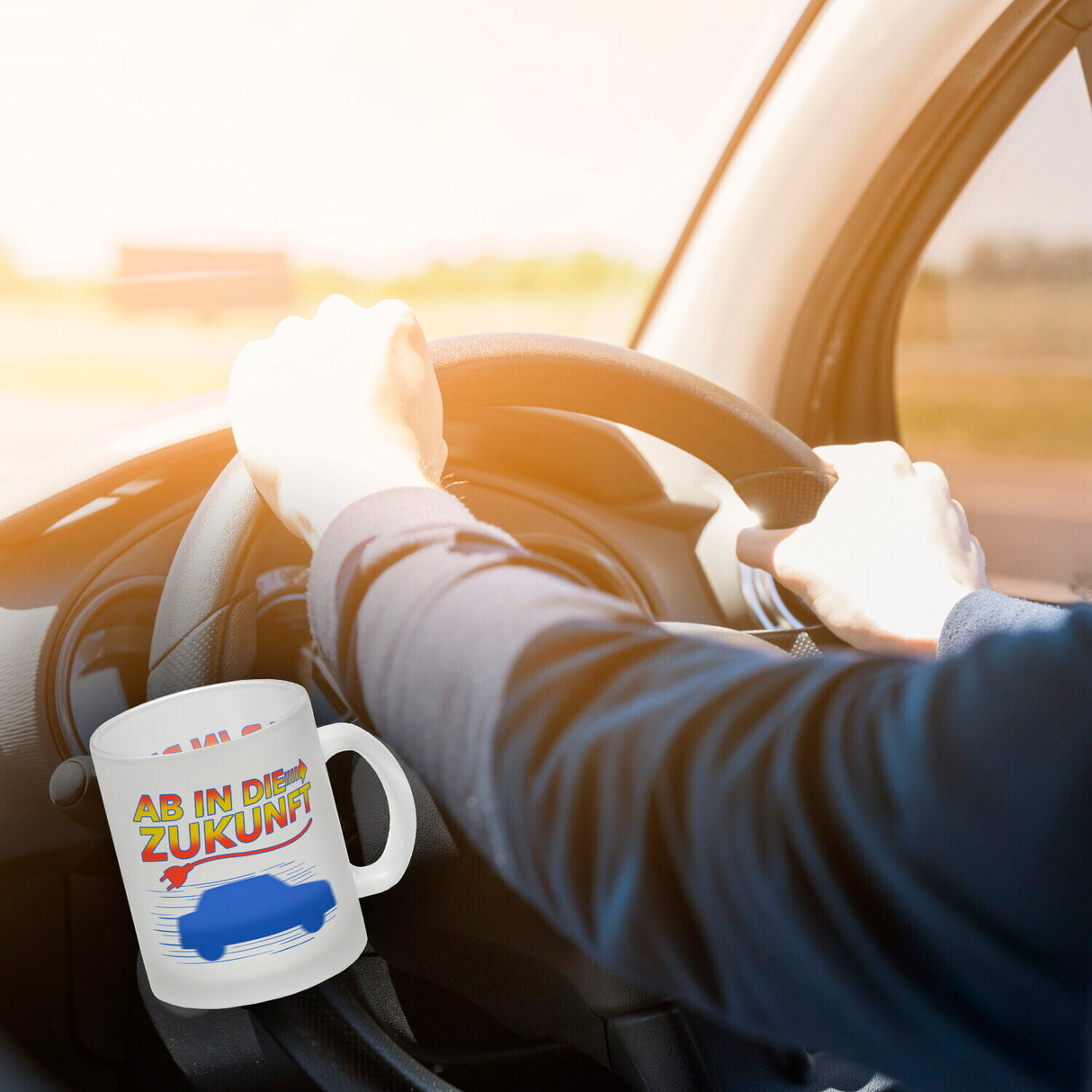 Ab in die Zukunft Elektroauto Kaffeetasse