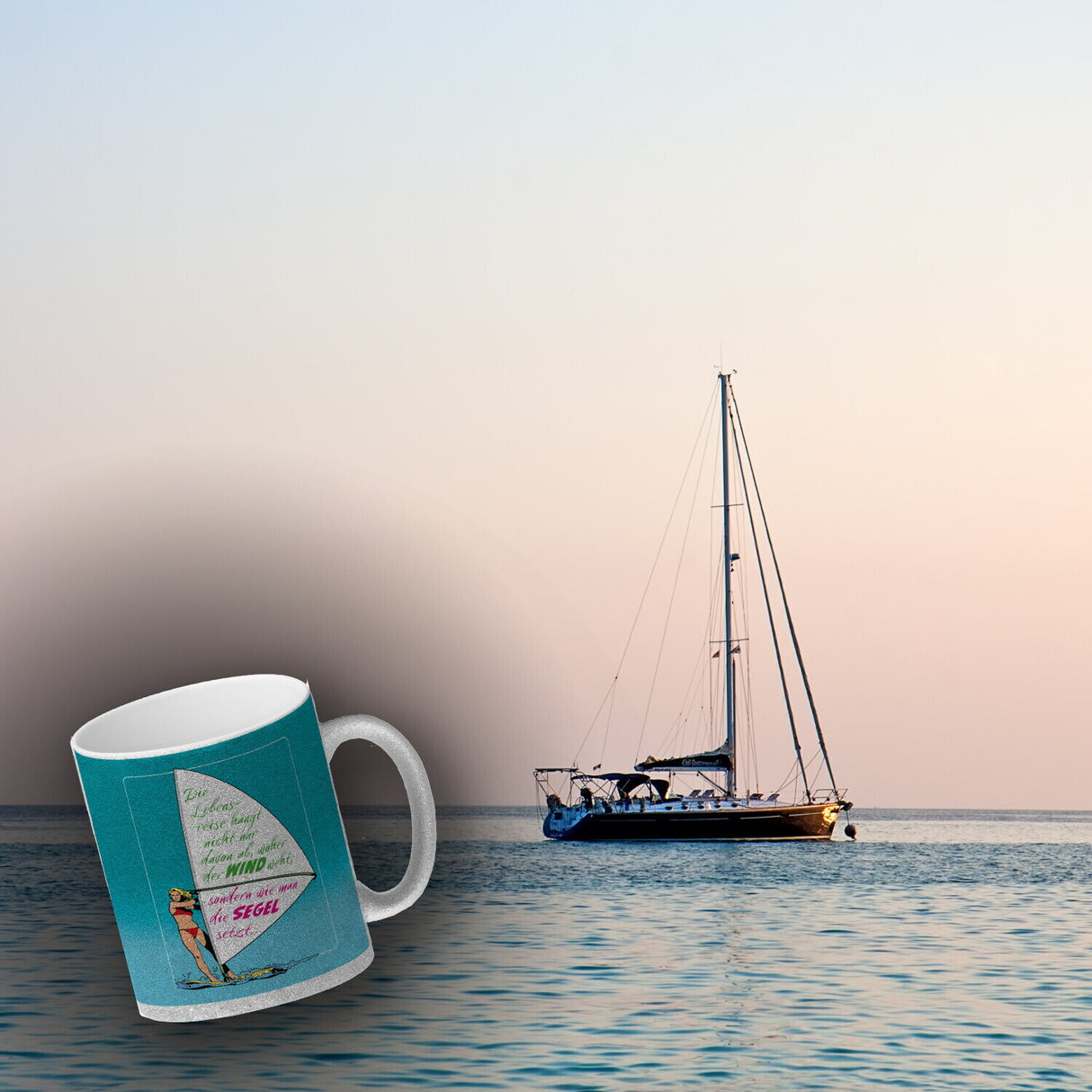 Surferin Kaffeebecher mit Spruch auf dem Segel