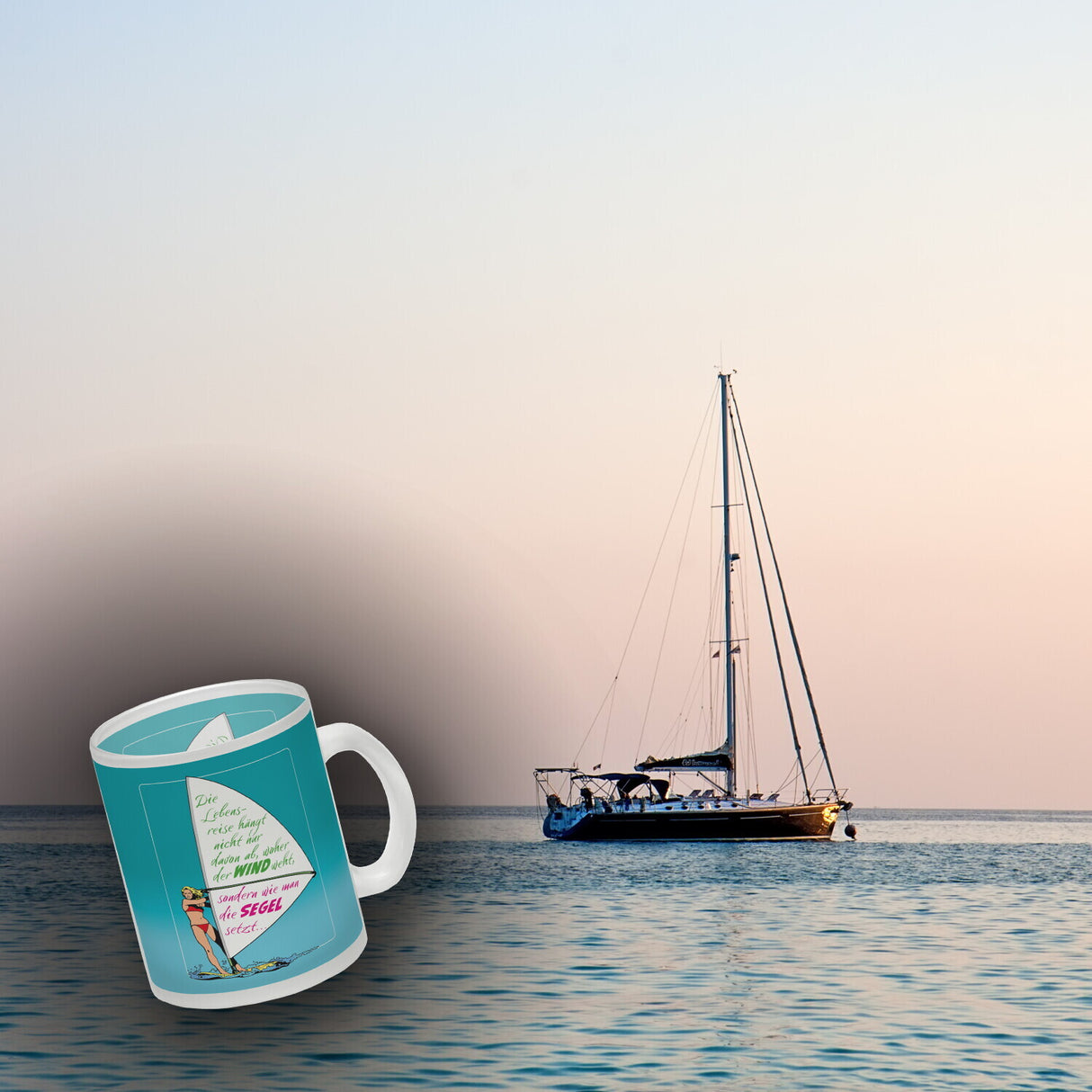 Surferin Kaffeebecher mit Spruch auf dem Segel