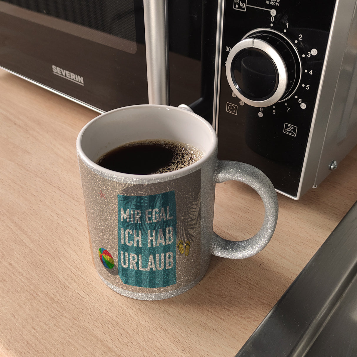 Mir egal ich hab Urlaub Kaffeebecher mit Strandmotiv