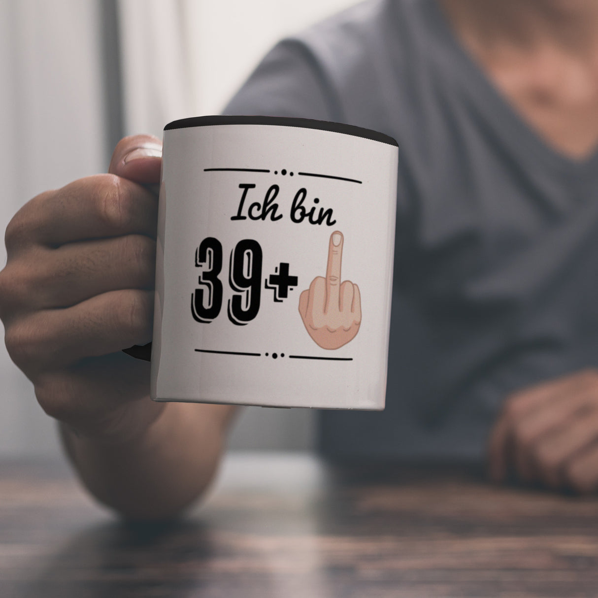 Witziger Kaffeebecher für den 40. Geburtstag mit Motiv: Mittelfinger