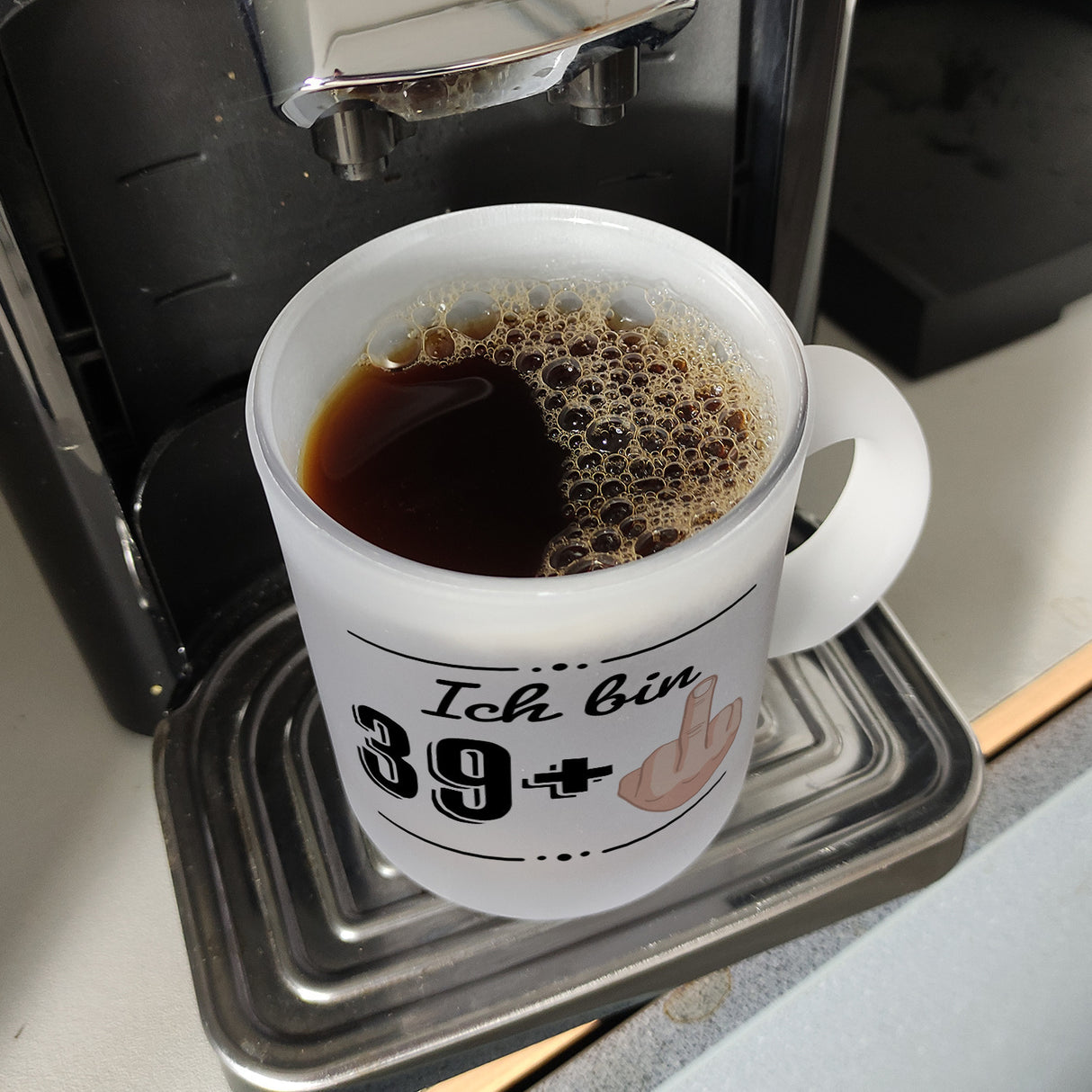 Witziger Kaffeebecher für den 40. Geburtstag mit Motiv: Mittelfinger