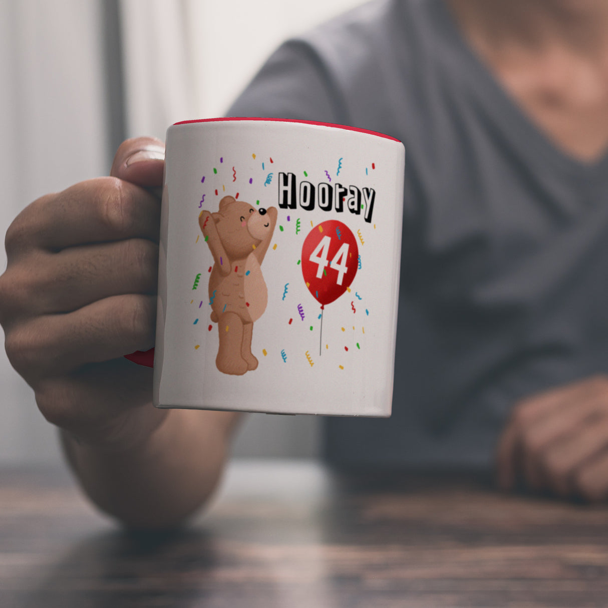 Witziger Kaffeebecher für den 44. Geburtstag mit Motiv: Hooray