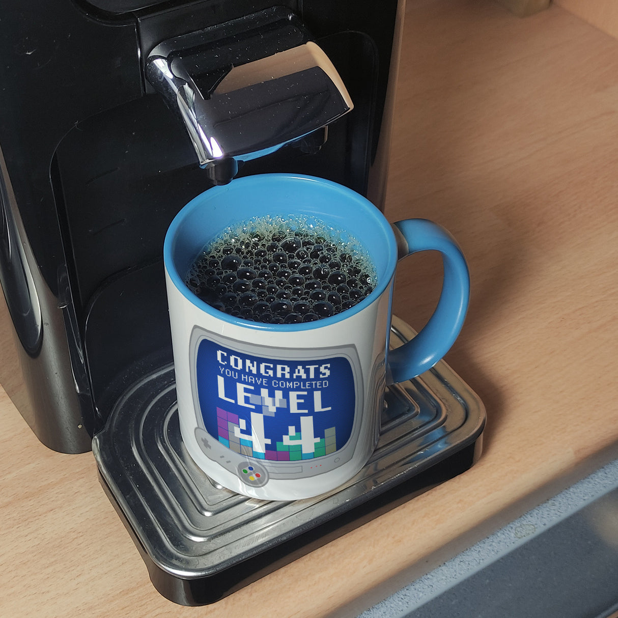 Witziger Kaffeebecher für den 44. Geburtstag mit Motiv: Gamer