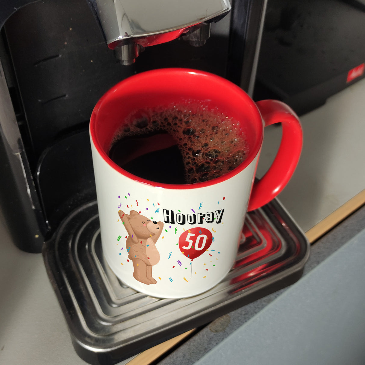 Witziger Kaffeebecher für den 50. Geburtstag mit Motiv: Hooray