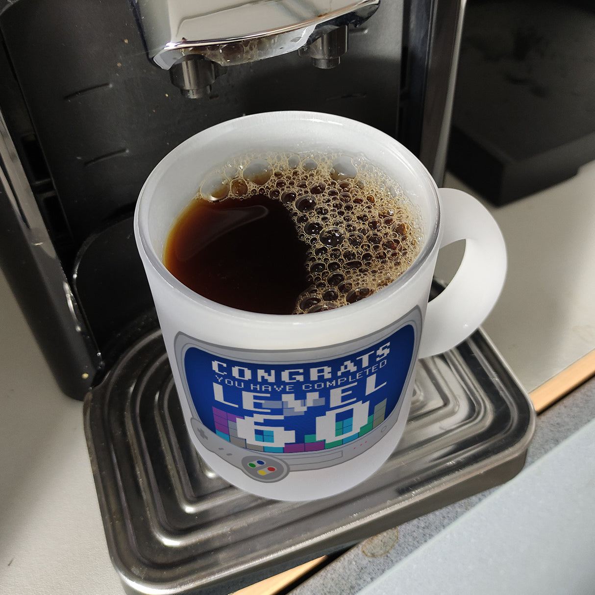 Witziger Kaffeebecher für den 60. Geburtstag mit Motiv: Gamer