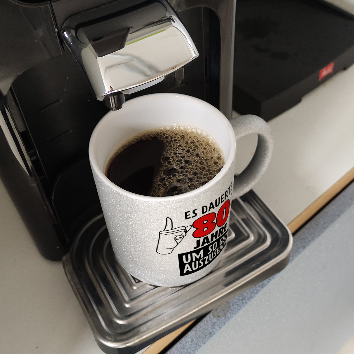 Witziger Kaffeebecher für den 80. Geburtstag mit Motiv: Gutes Aussehen