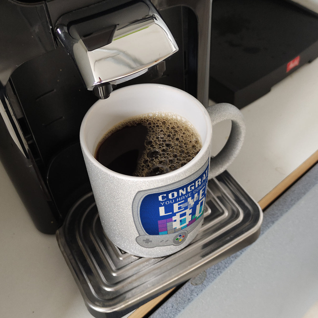 Witziger Kaffeebecher für den 80. Geburtstag mit Motiv: Gamer