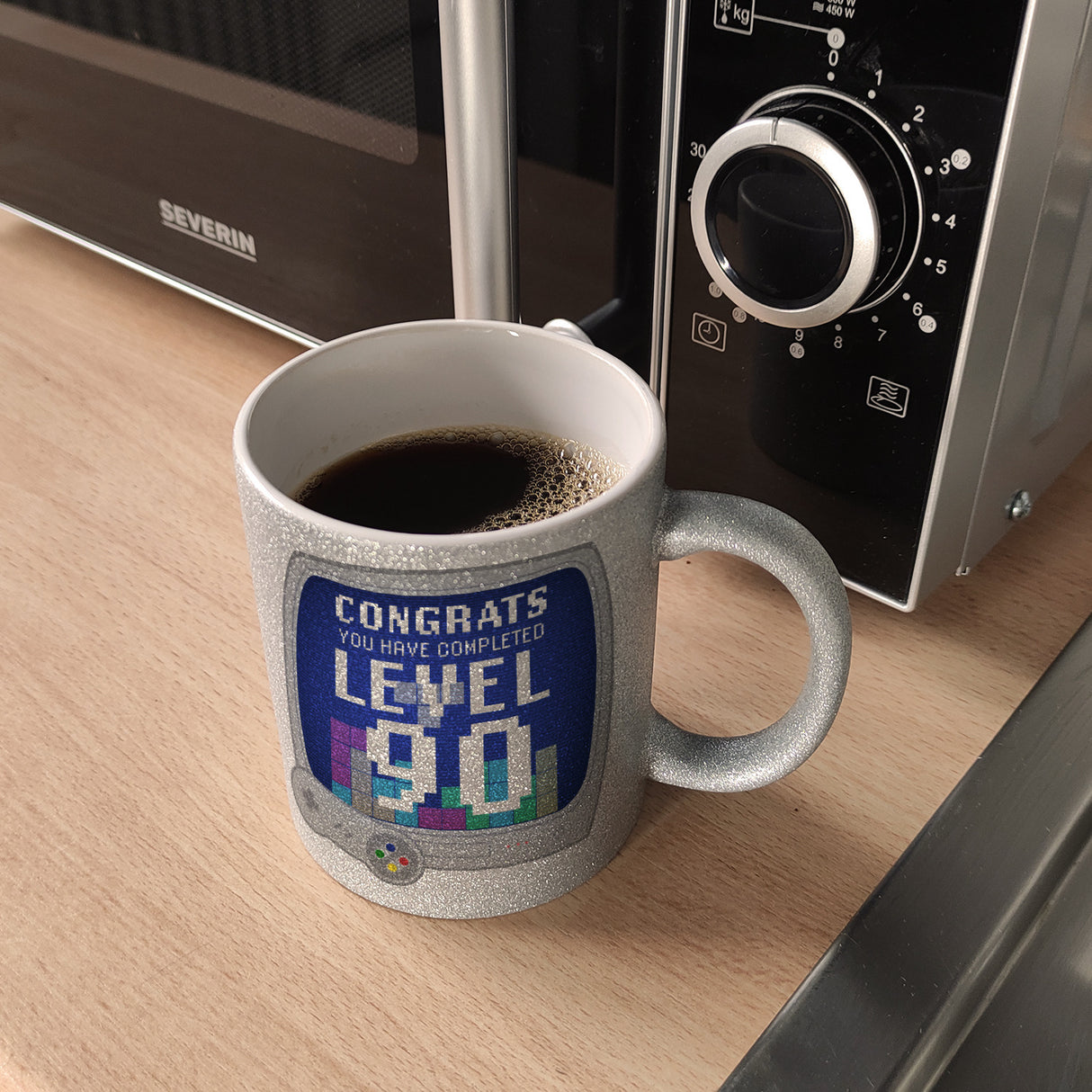 Witziger Kaffeebecher für den 90. Geburtstag mit Motiv: Gamer