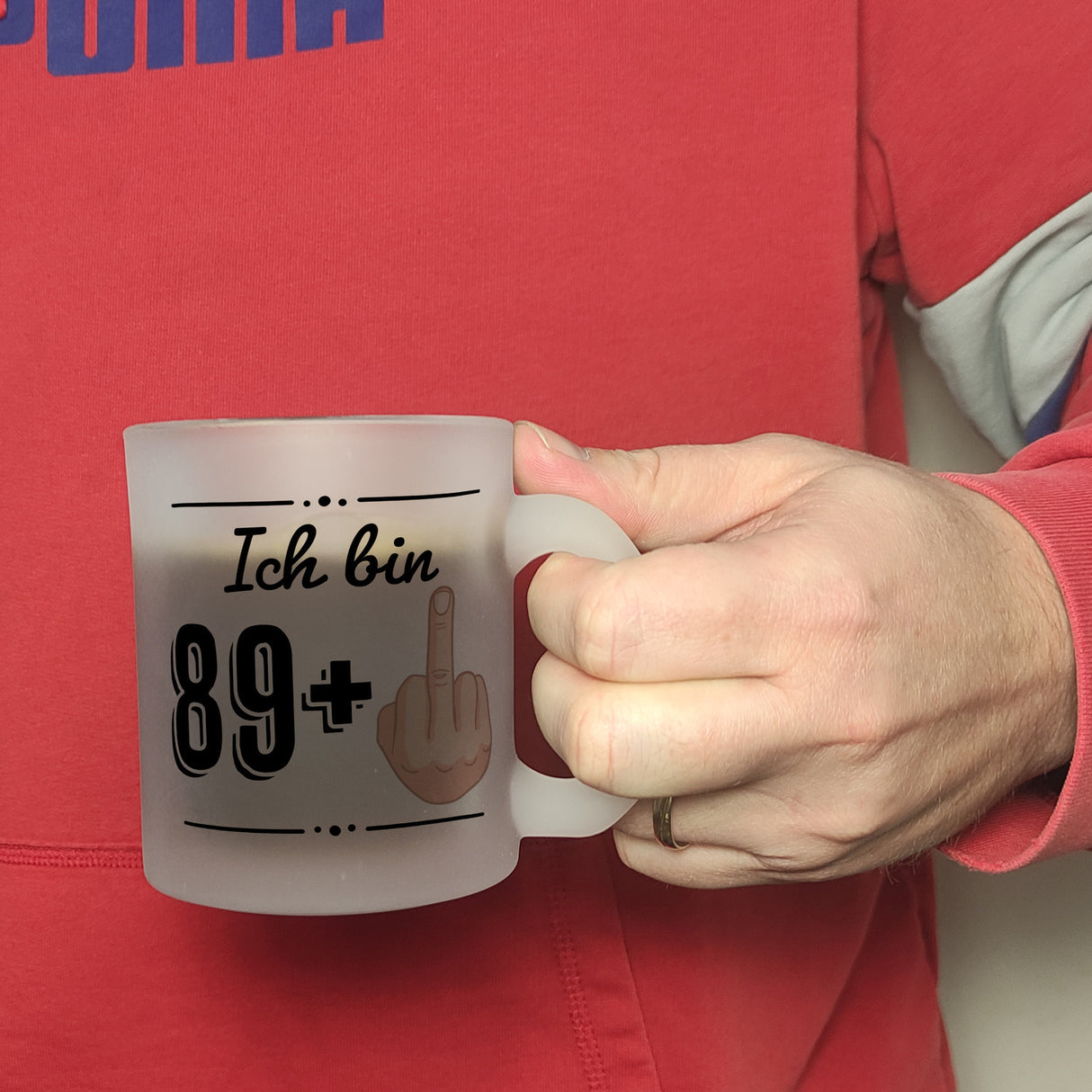 Witziger Kaffeebecher für den 90. Geburtstag mit Motiv: Mittelfinger