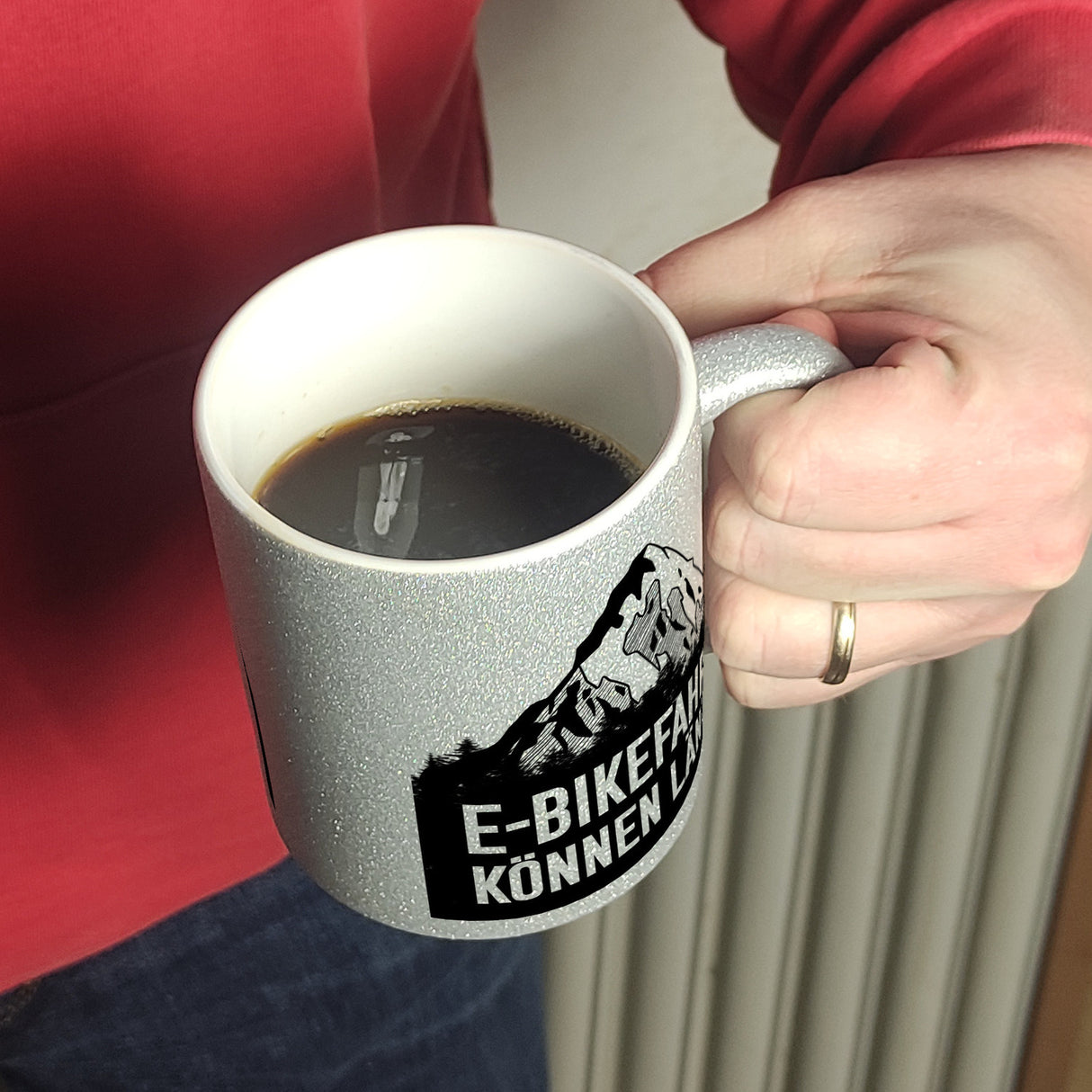 E-Bikefahrer können länger Kaffeebecher