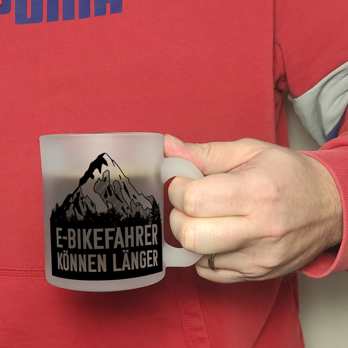 E-Bikefahrer können länger Kaffeebecher