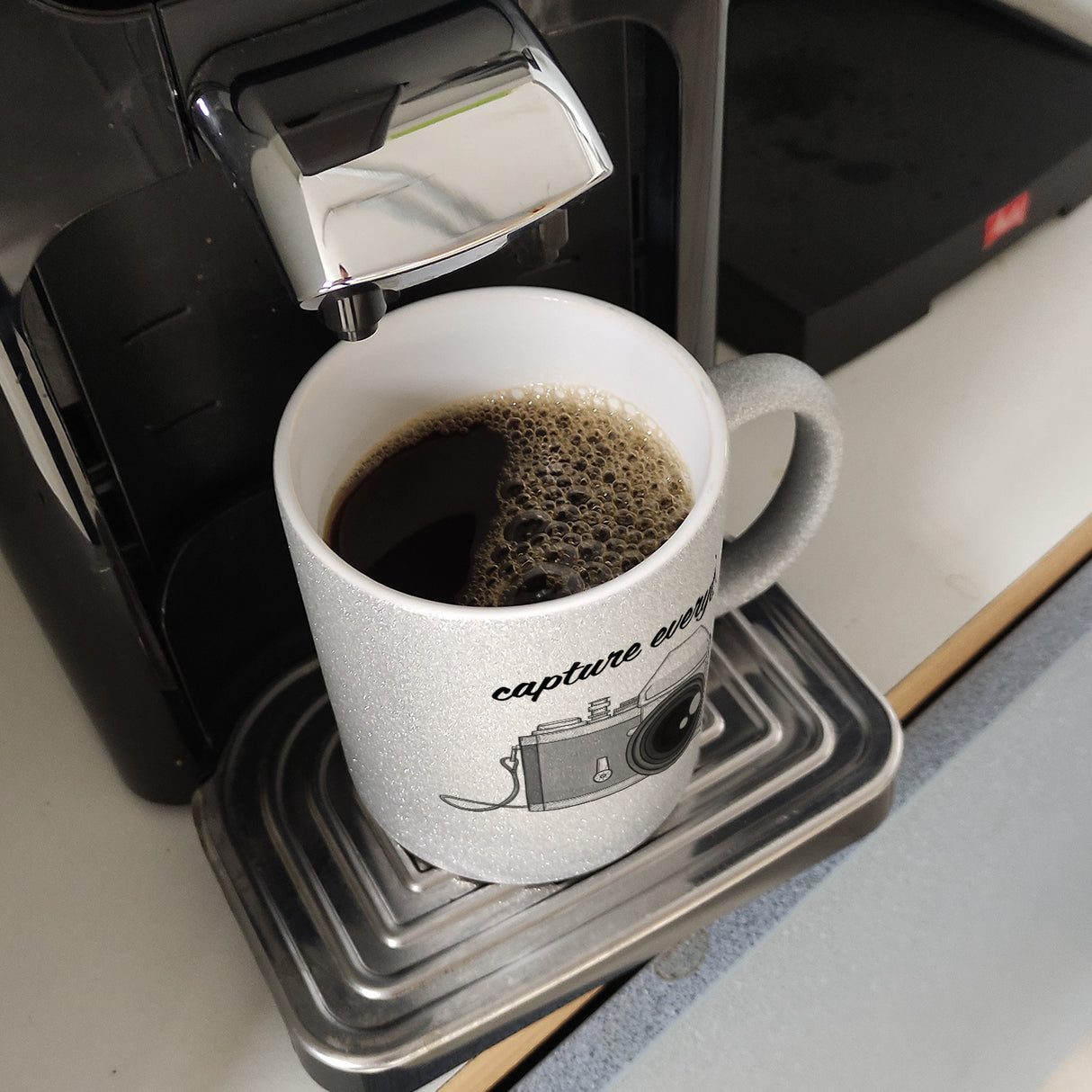 Capture everything Kaffeebecher mit Kamera Motiv für Fotografen