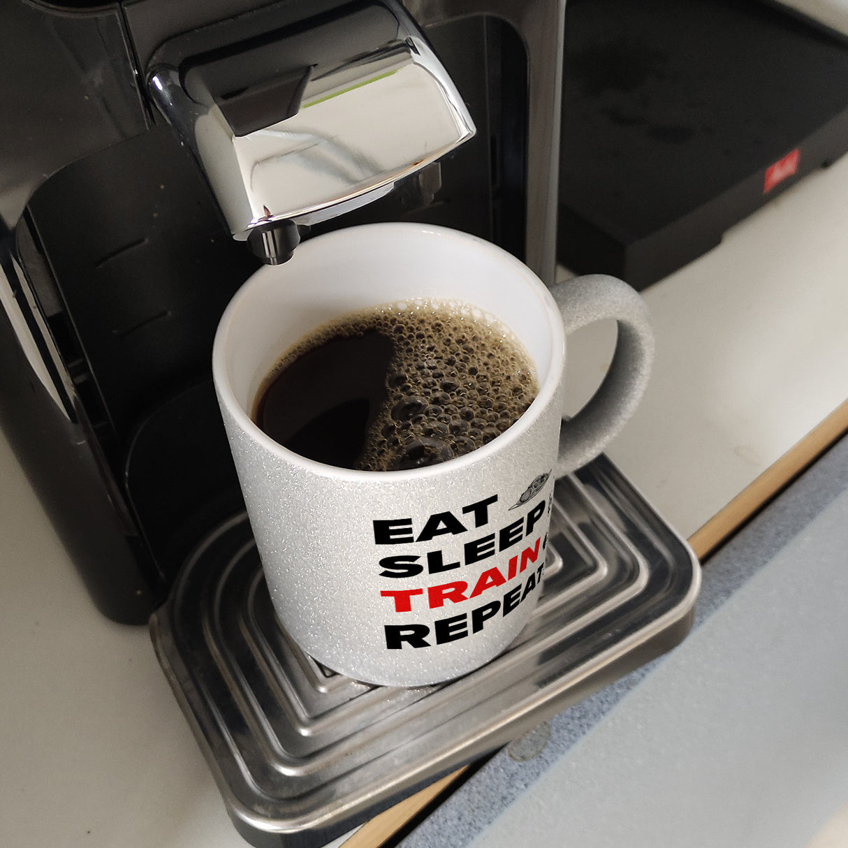 Eat Sleep Train Repeat Fitness Kaffeebecher