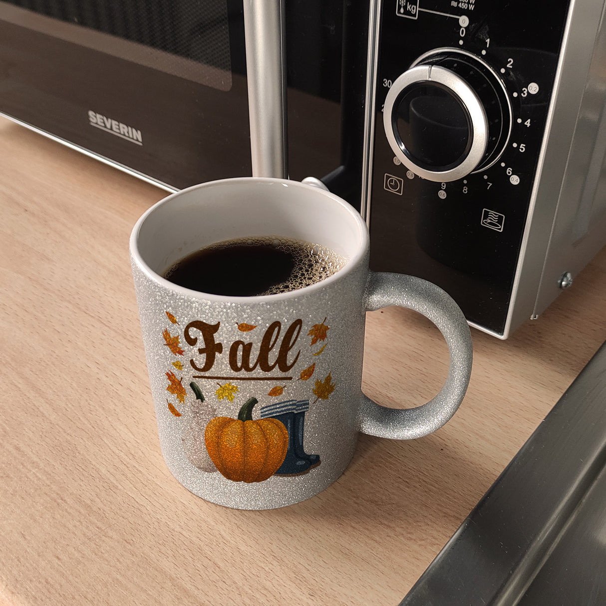 Fall Jahreszeit Herbst Kaffeebecher mit Kürbis und Laub