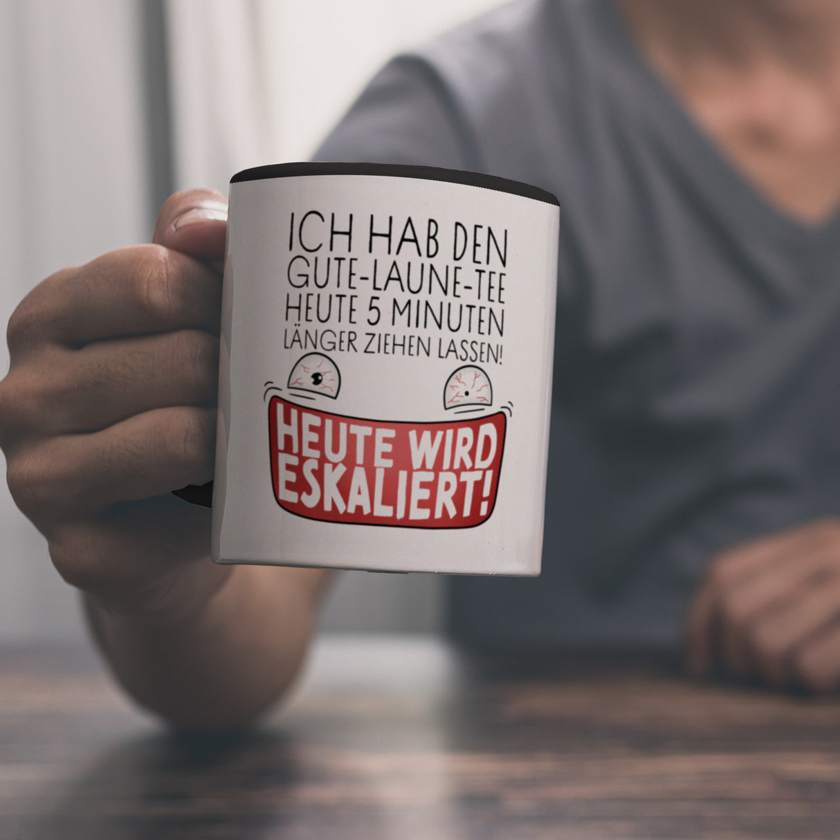 Heute wird eskaliert! Kaffeebecher mit Spruch für Teetrinker