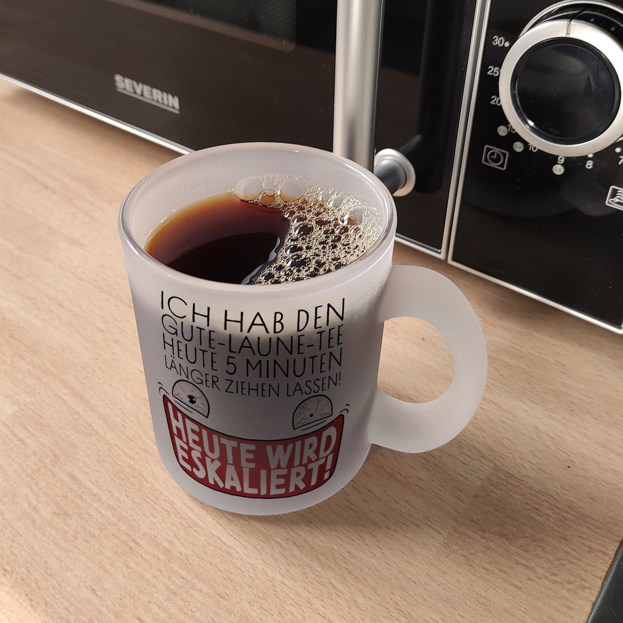 Heute wird eskaliert! Kaffeebecher mit Spruch für Teetrinker