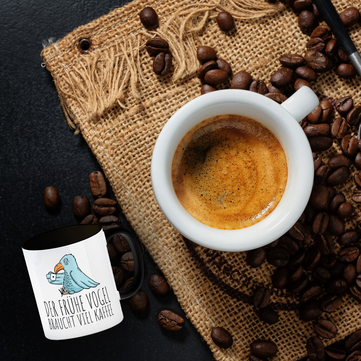Der frühe Vogel braucht viel Kaffee Kaffeebecher