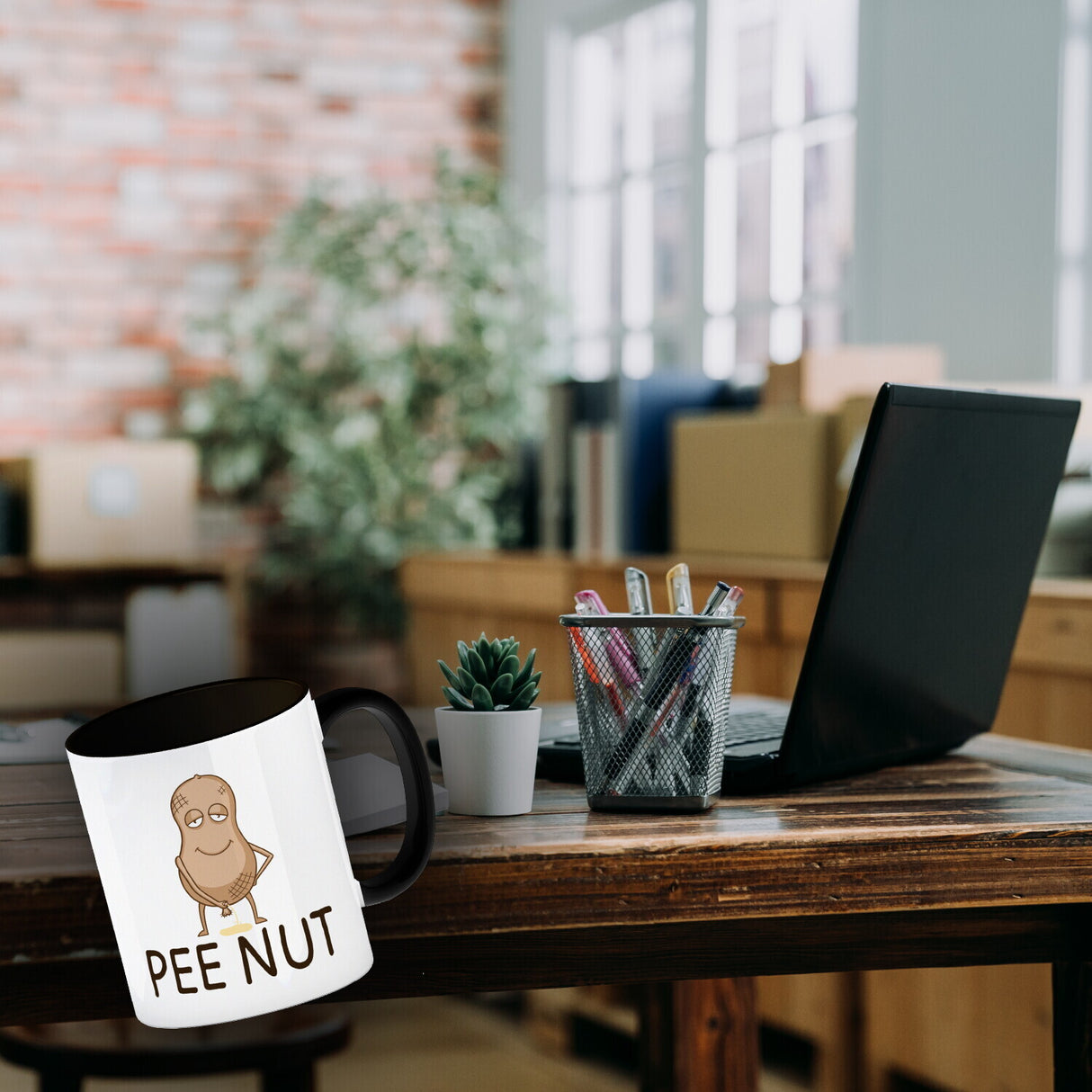 Pee nut Kaffeebecher mit pinkelnder Erdnuss