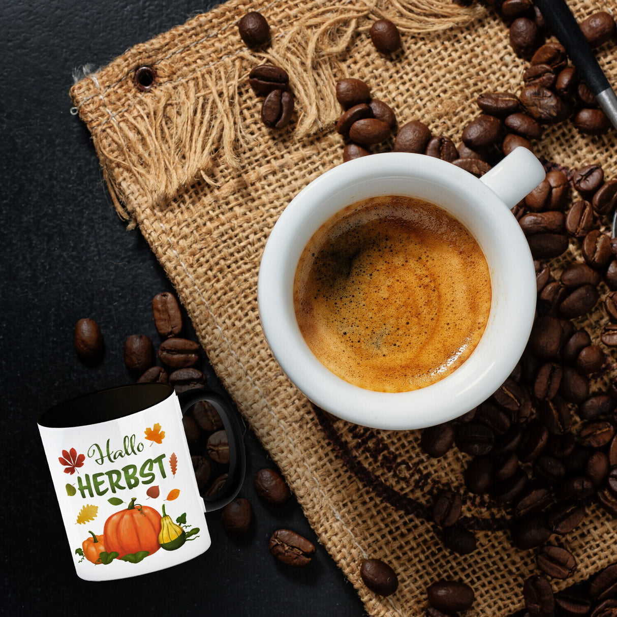 Hallo Herbst Kaffeebecher mit hübschen Kürbissen