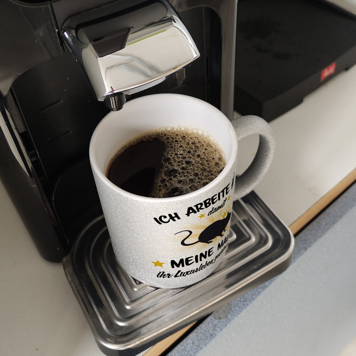 Ich arbeite hart für das Luxusleben meiner Maus Haustier Kaffeebecher