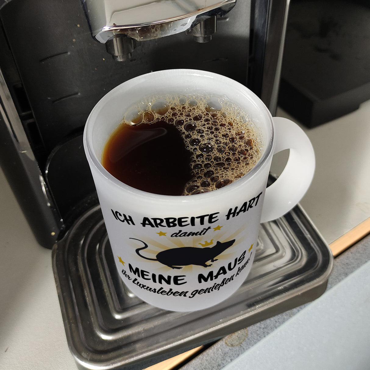 Ich arbeite hart für das Luxusleben meiner Maus Haustier Kaffeebecher
