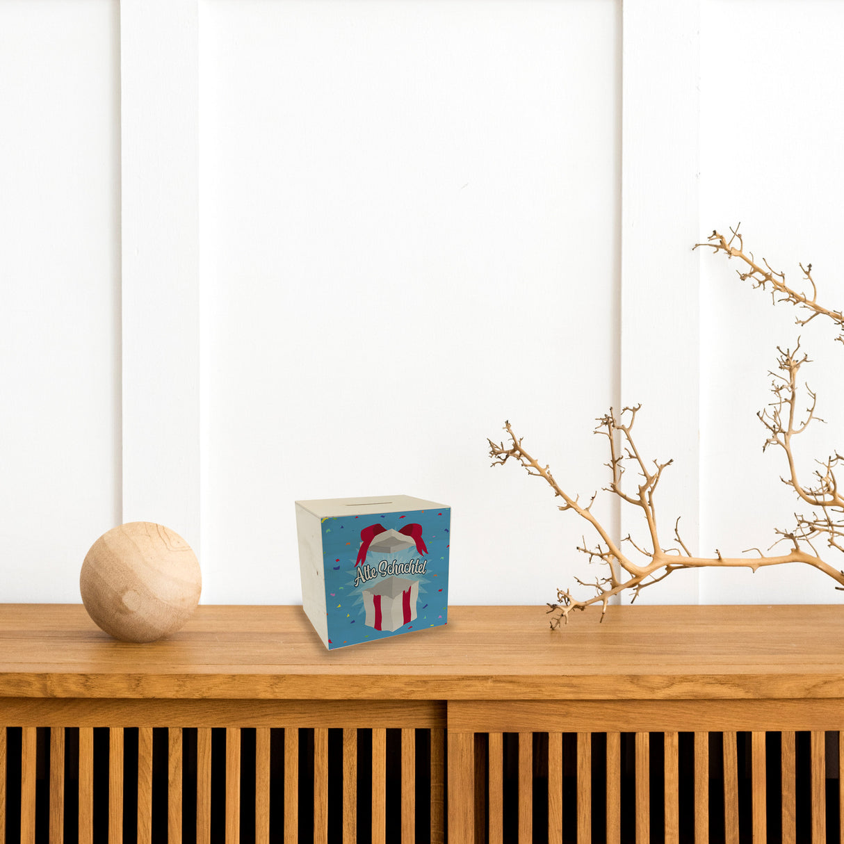 Alte Schachtel Spardose mit Geburtstagsgeschenk-Motiv