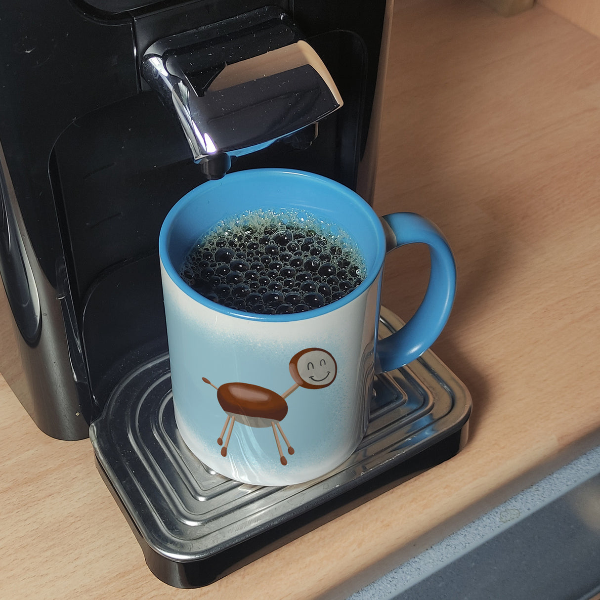 Kastanienfigur Kaffeebecher für den Herbst