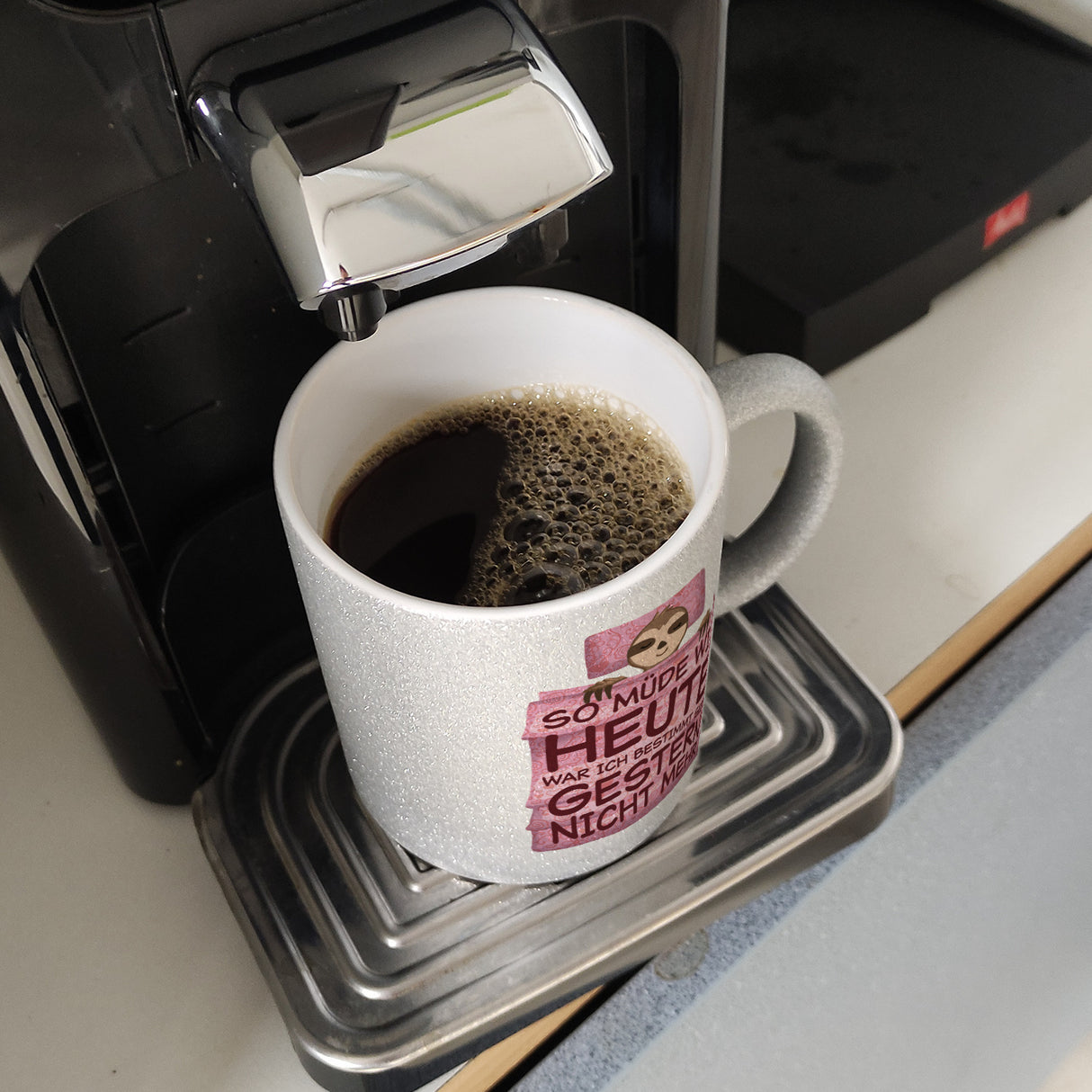 So müde wie heute war ich seit gestern nicht mehr Faultier Kaffeebecher