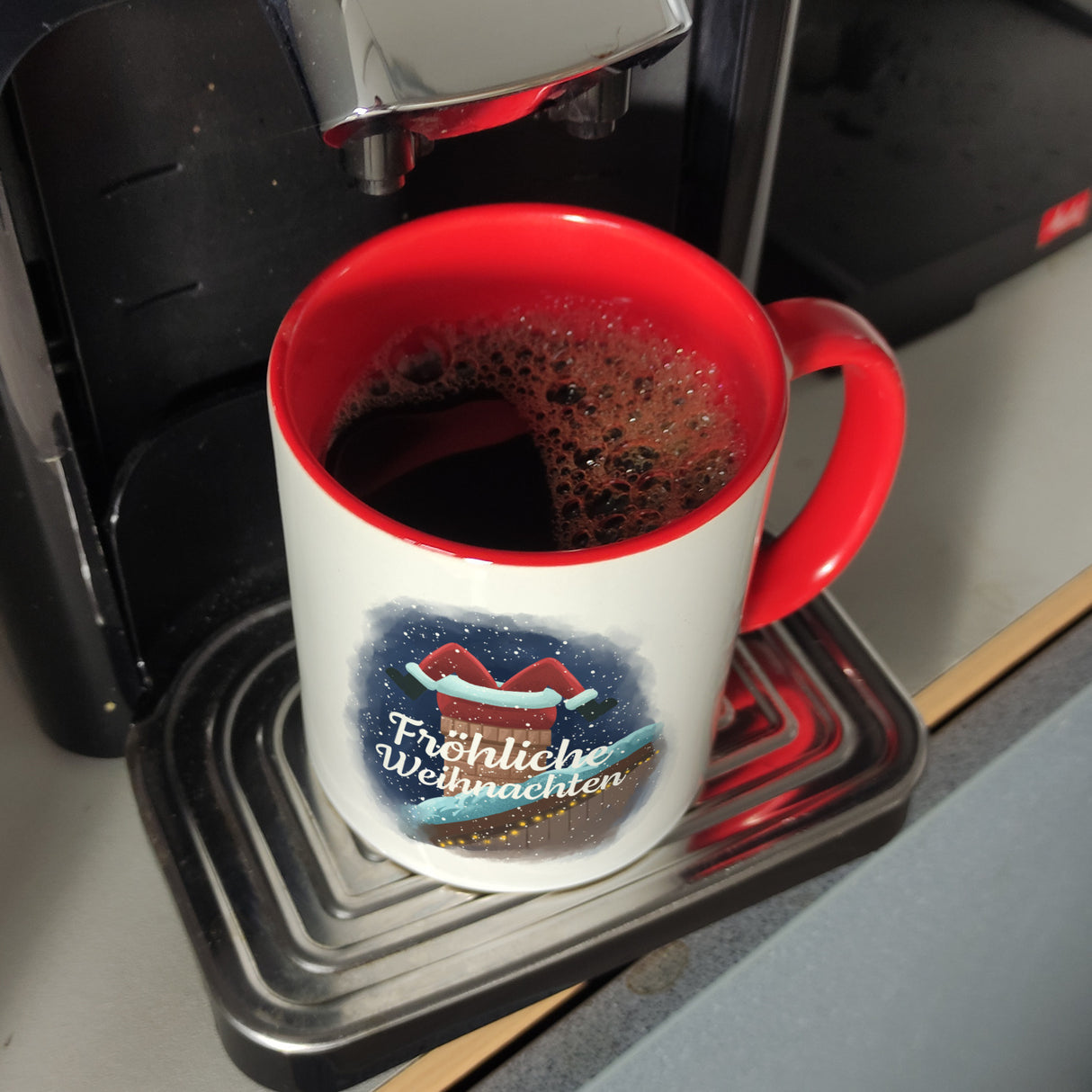 Fröhliche Weihnachten Weihnachtsmann im Kamin Kaffeebecher