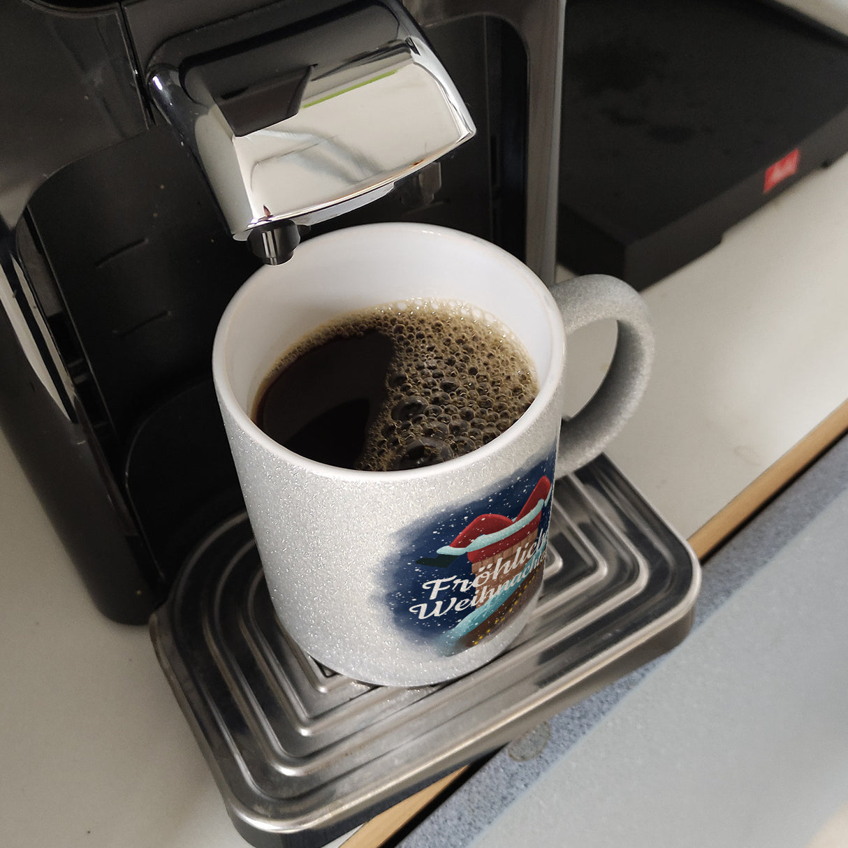 Fröhliche Weihnachten Weihnachtsmann im Kamin Kaffeebecher