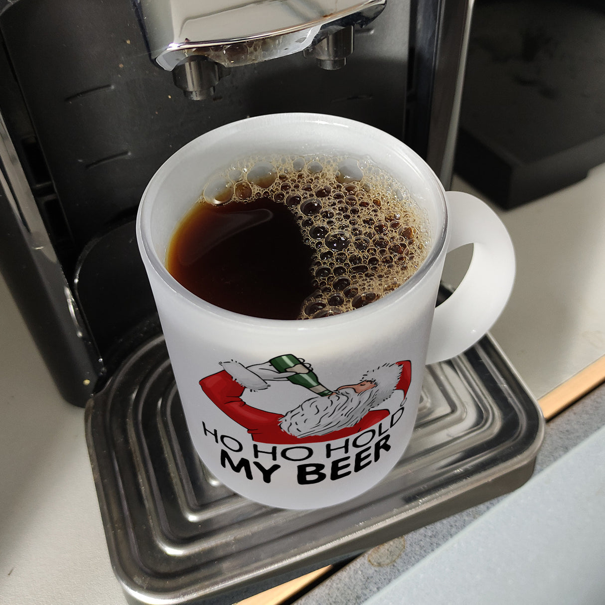 Ho Ho hold my beer Kaffeebecher mit Weihnachtsmann Motiv