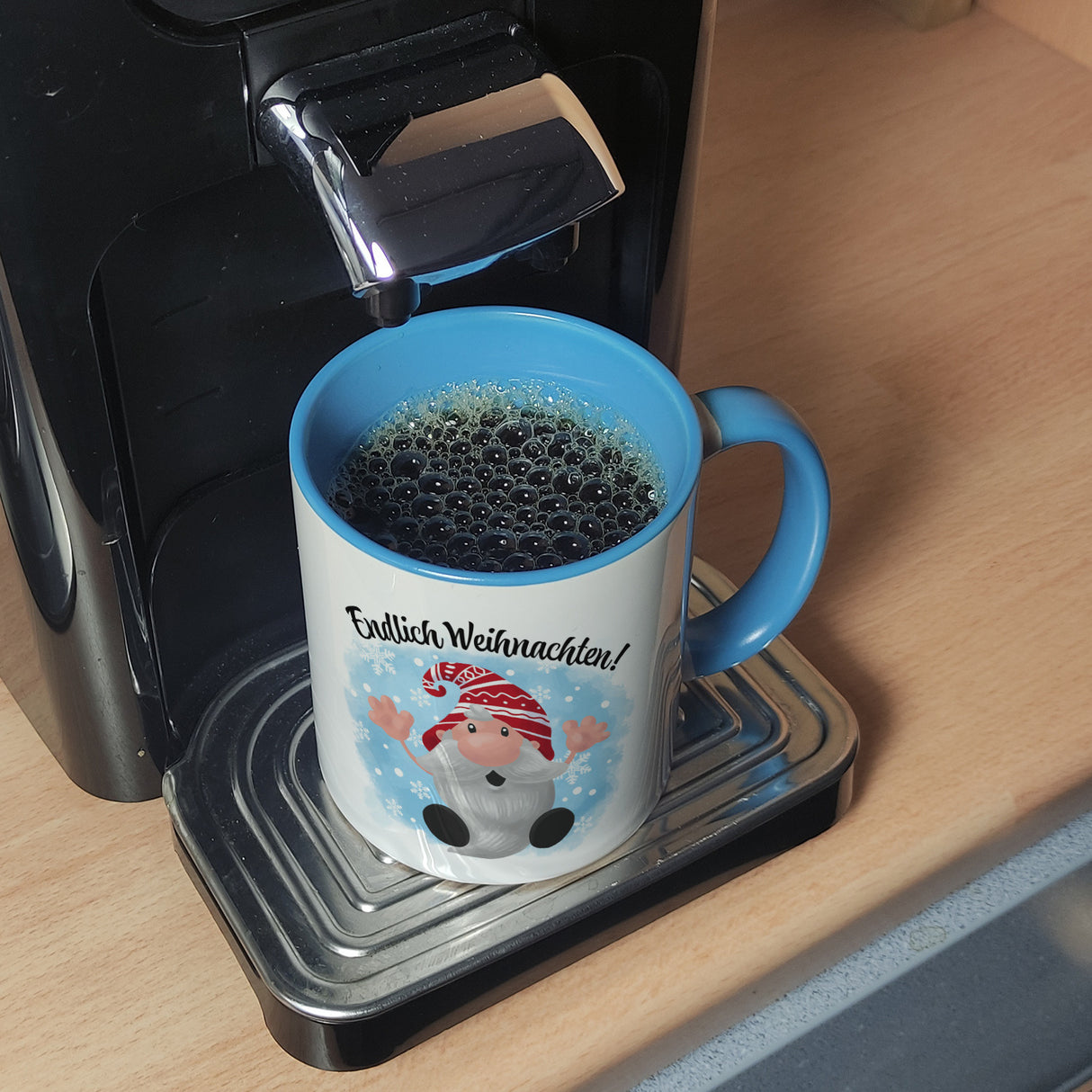 Endlich Weihnachten Kaffeebecher mit kleinem Wichtel