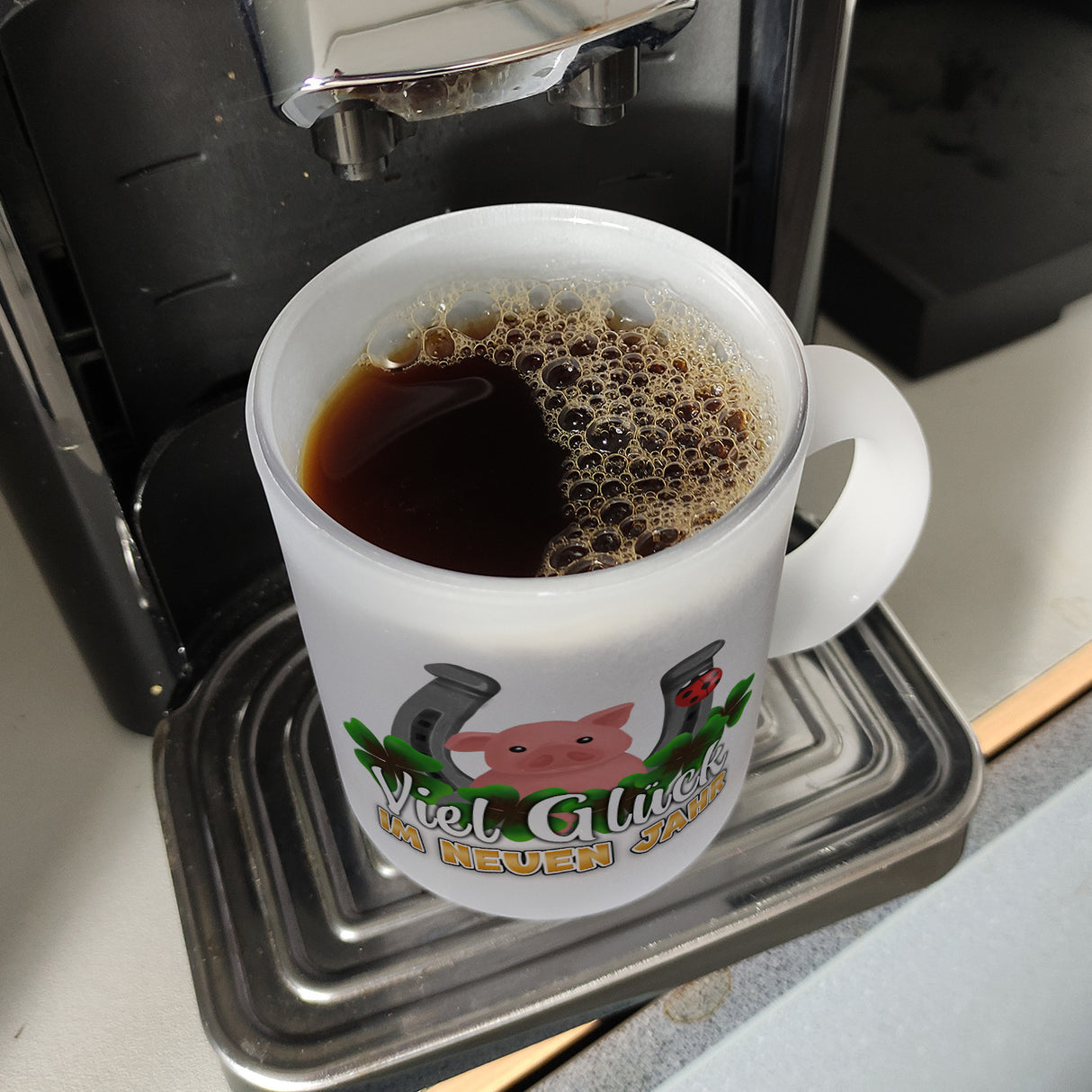 Viel Glück im neuen Jahr Kaffeebecher mit Glücksbringern