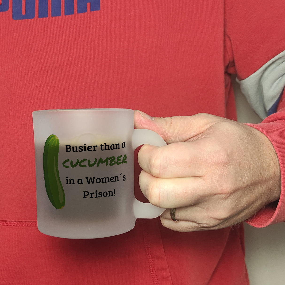 Busier than a cucumber in a women´s prison! Gurke Kaffeebecher Knast Kaffeetasse Spaß alleine