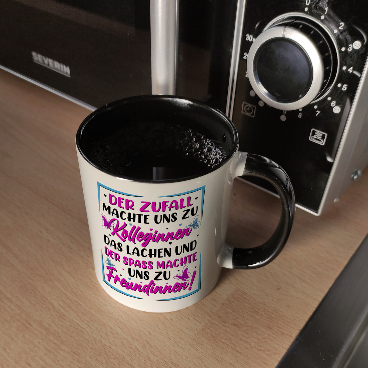 Der Zufall machte uns zu Kolleginnen Kaffeebecher mit Spruch zum Thema Freundschaft